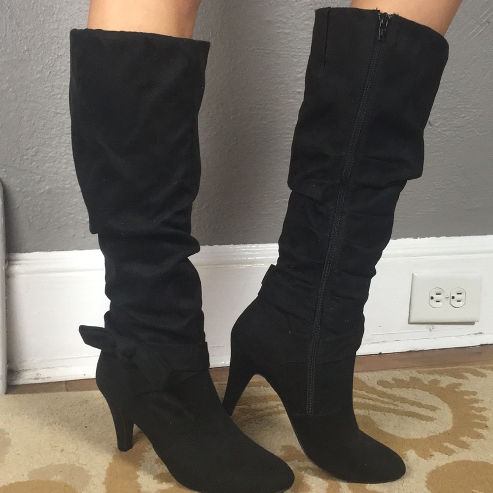 Black suede holiday boots